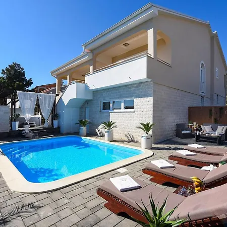 Bella Monty Hébergement de vacances